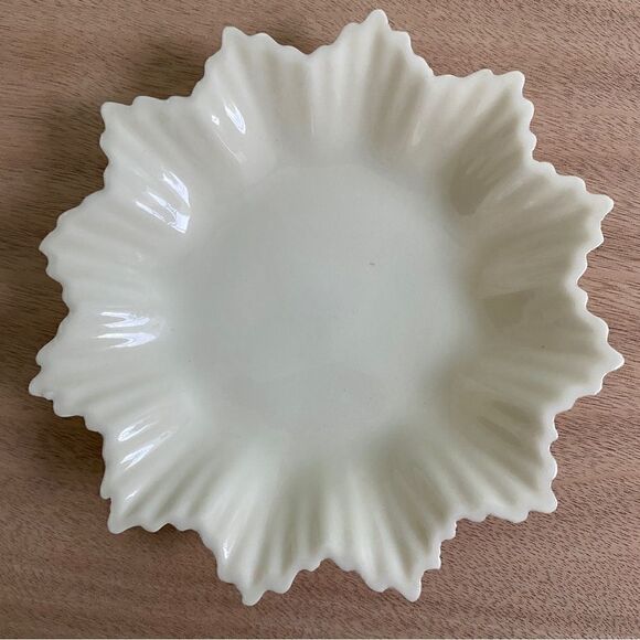 Beleek Fine Irish China  Dish and  Shell - Picture 6 of 11